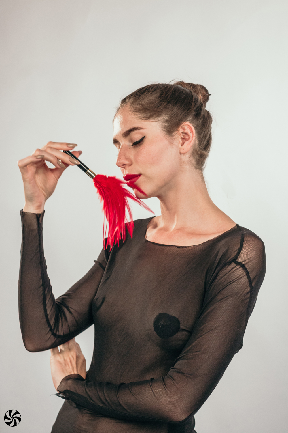 Тиклер Burlesque Plume Red 1082-01lola