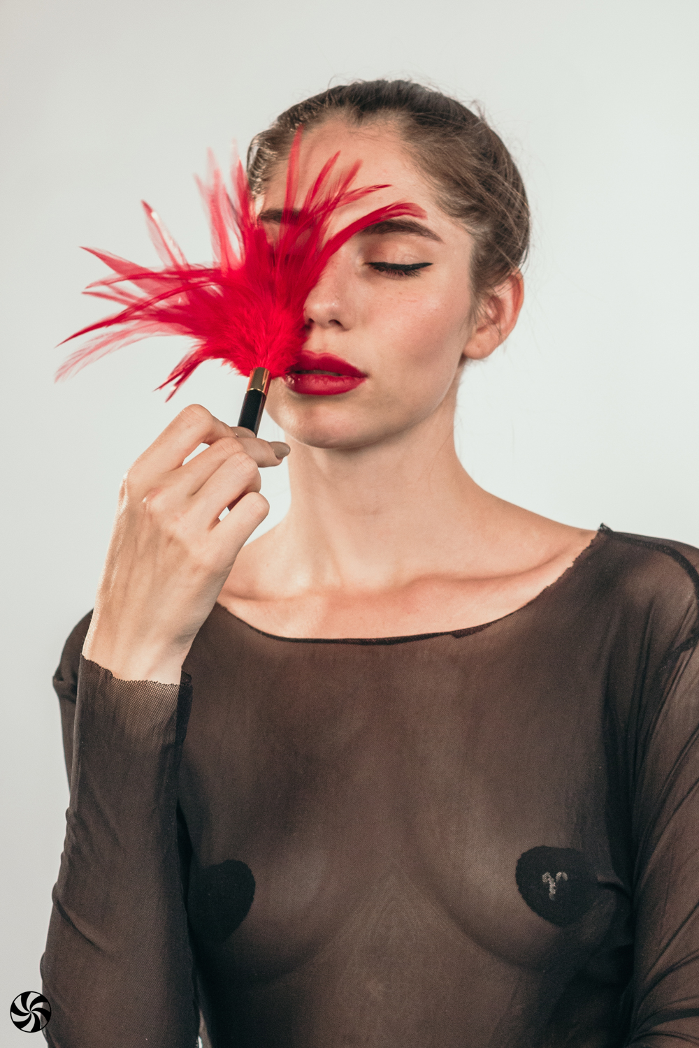 Тиклер Burlesque Plume Red 1082-01lola