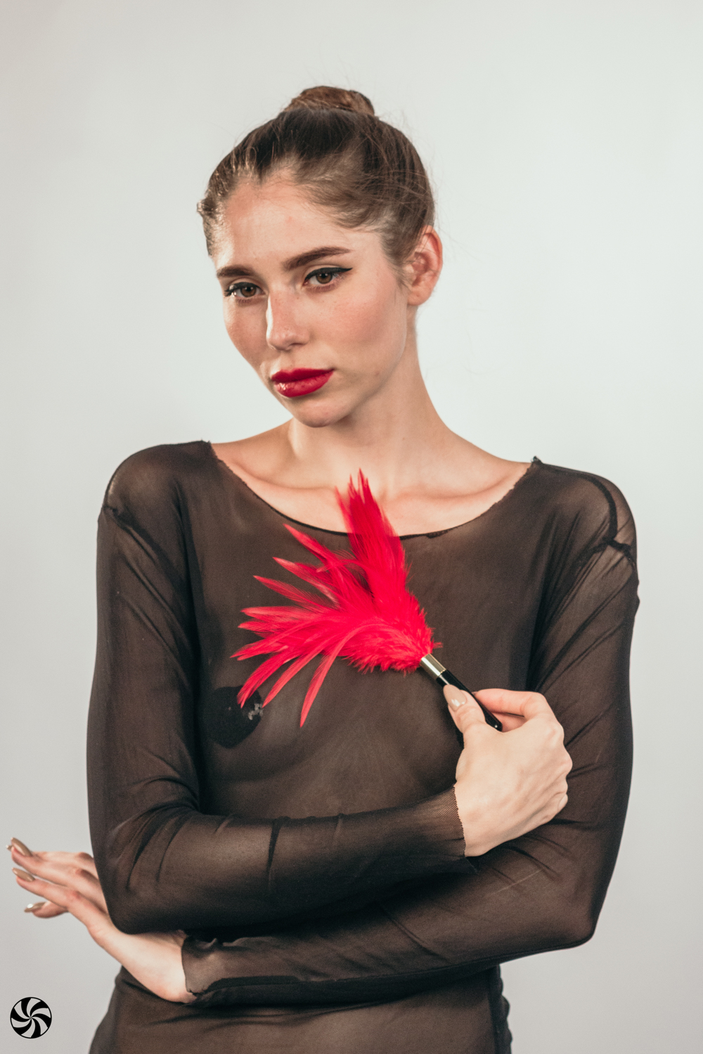 Тиклер Burlesque Plume Red 1082-01lola