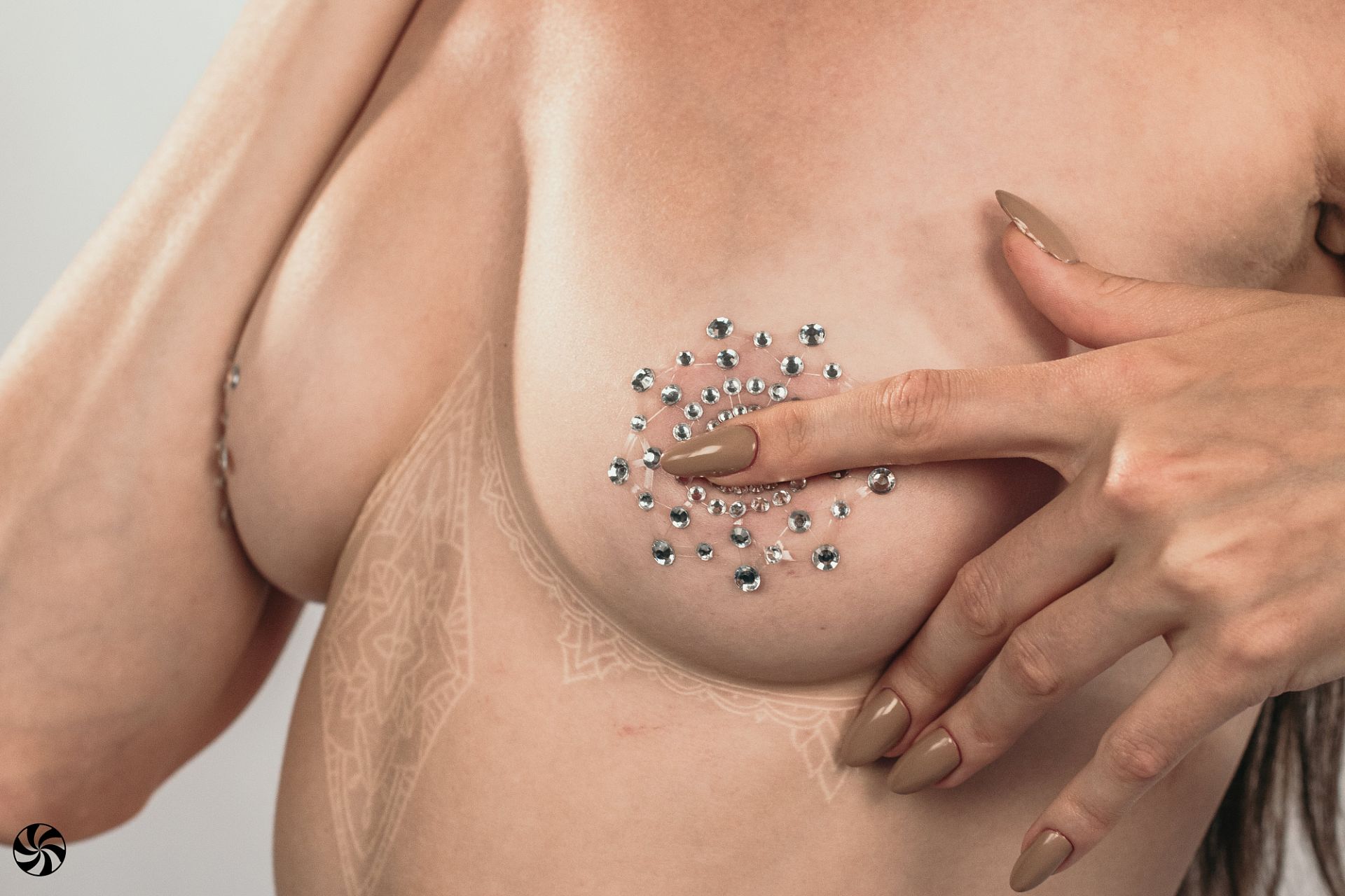 Наклейки на Грудь Burlesque Rowland White 3639-01lola