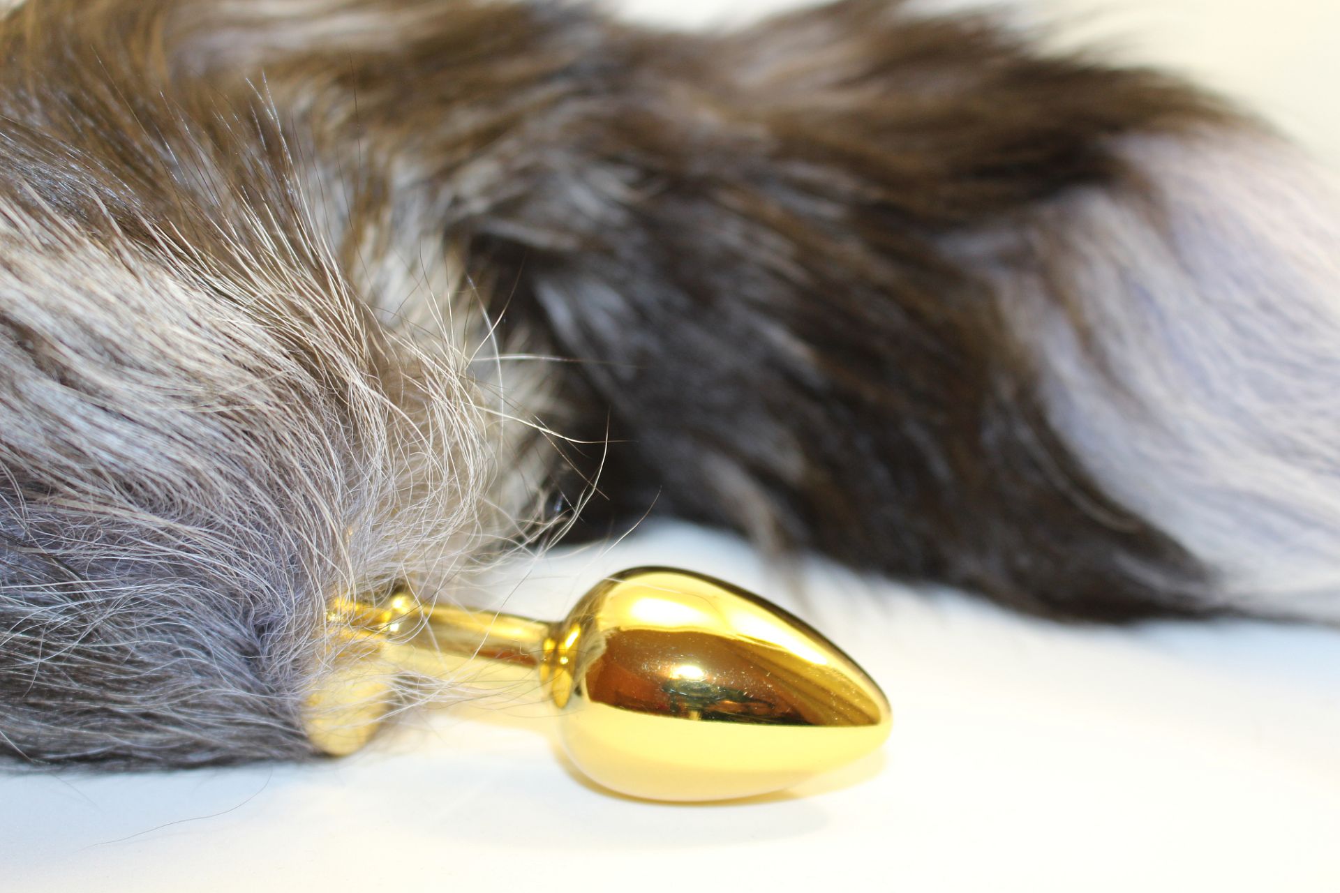 Хвост Королевская лиса с золотой пробкой 47077-3MM